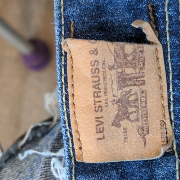 Levi's Jeans Shorts. - Picture 3 of 5